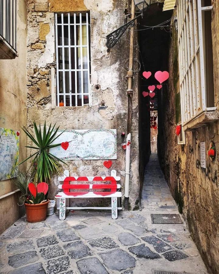 Al Molo Sant'Eligio Hotel Taranto Exterior photo